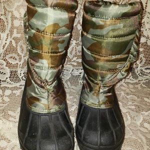 Camouflage color snow boots Size 5